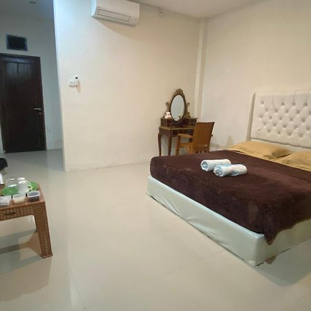 Wl Guesthouse Labuan Bajo Exteriör bild