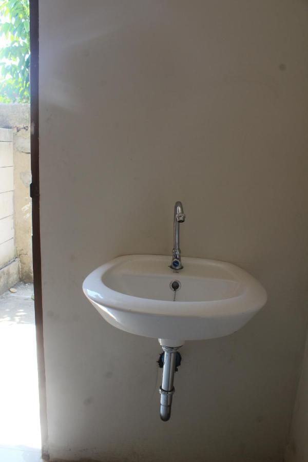 Wl Guesthouse Labuan Bajo Exteriör bild