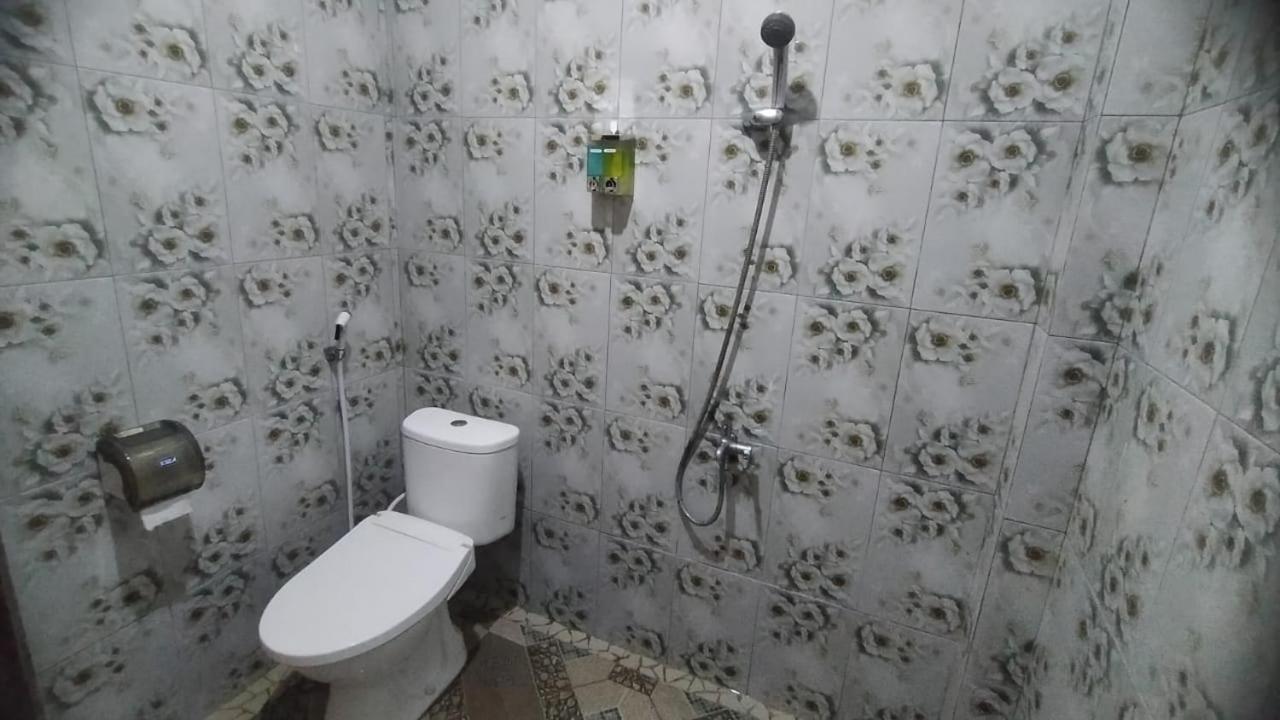 Wl Guesthouse Labuan Bajo Exteriör bild