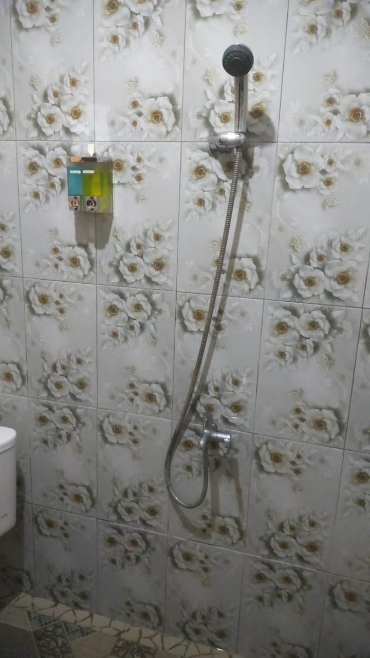 Wl Guesthouse Labuan Bajo Exteriör bild