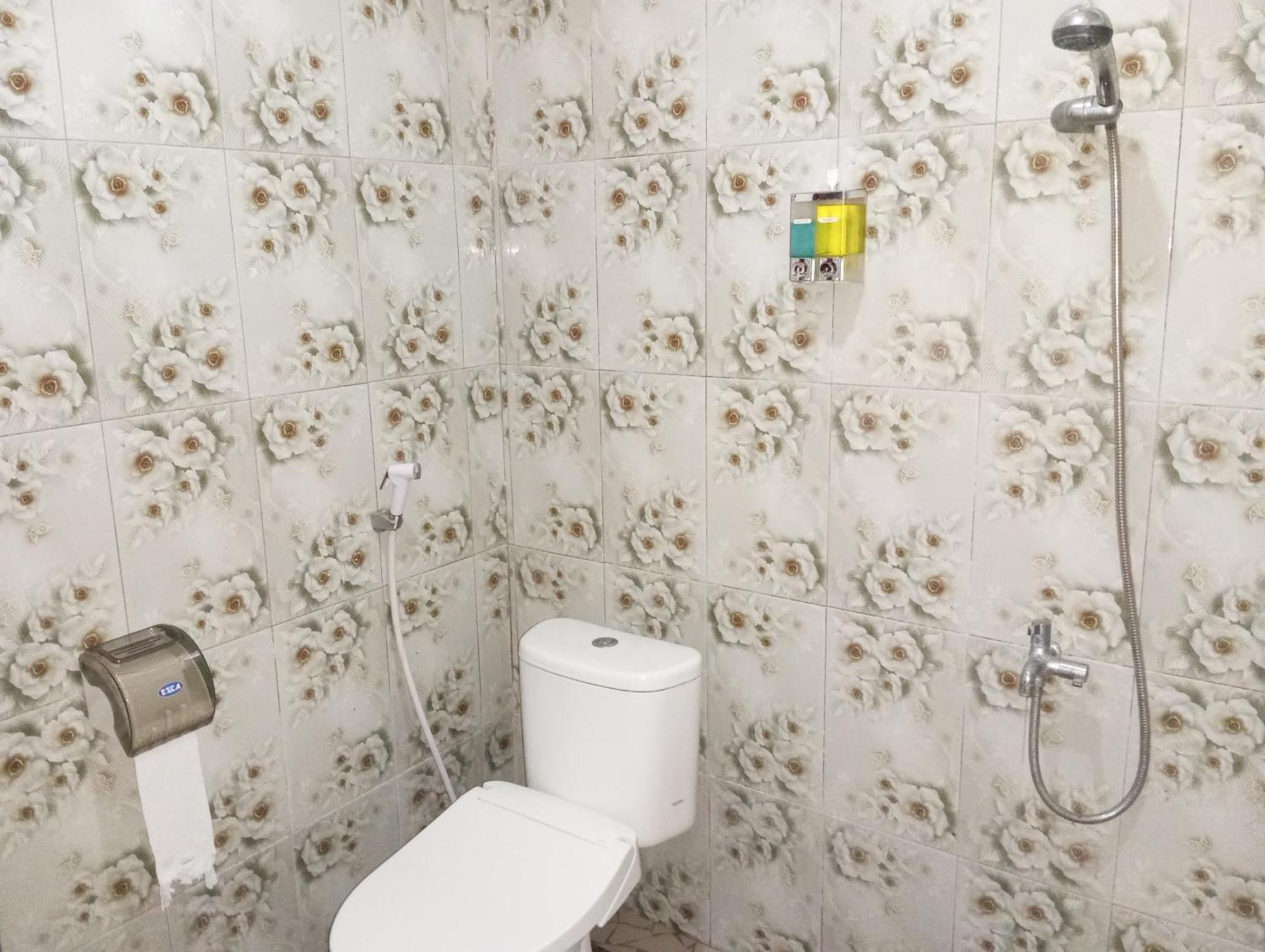 Wl Guesthouse Labuan Bajo Exteriör bild