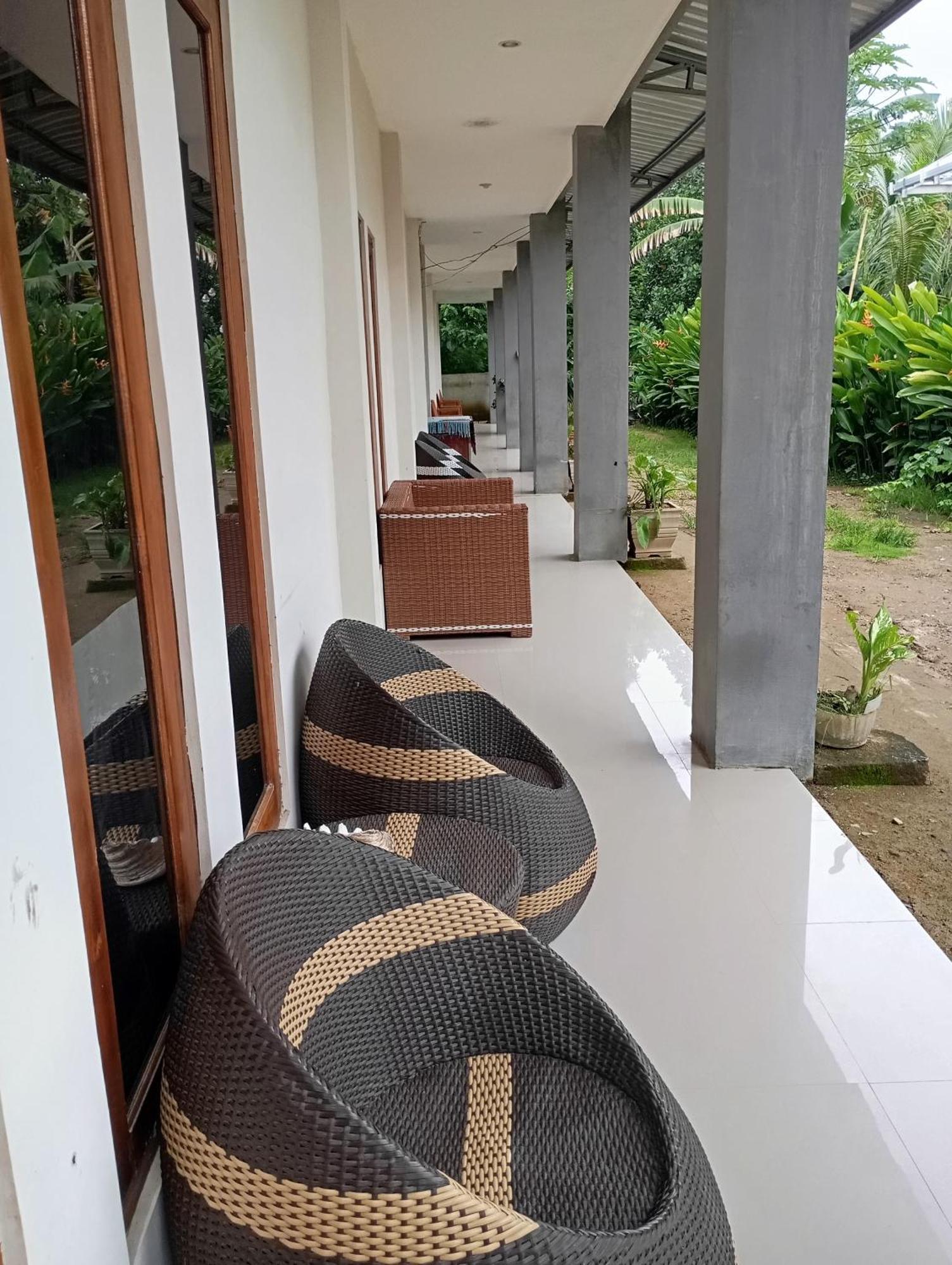 Wl Guesthouse Labuan Bajo Exteriör bild