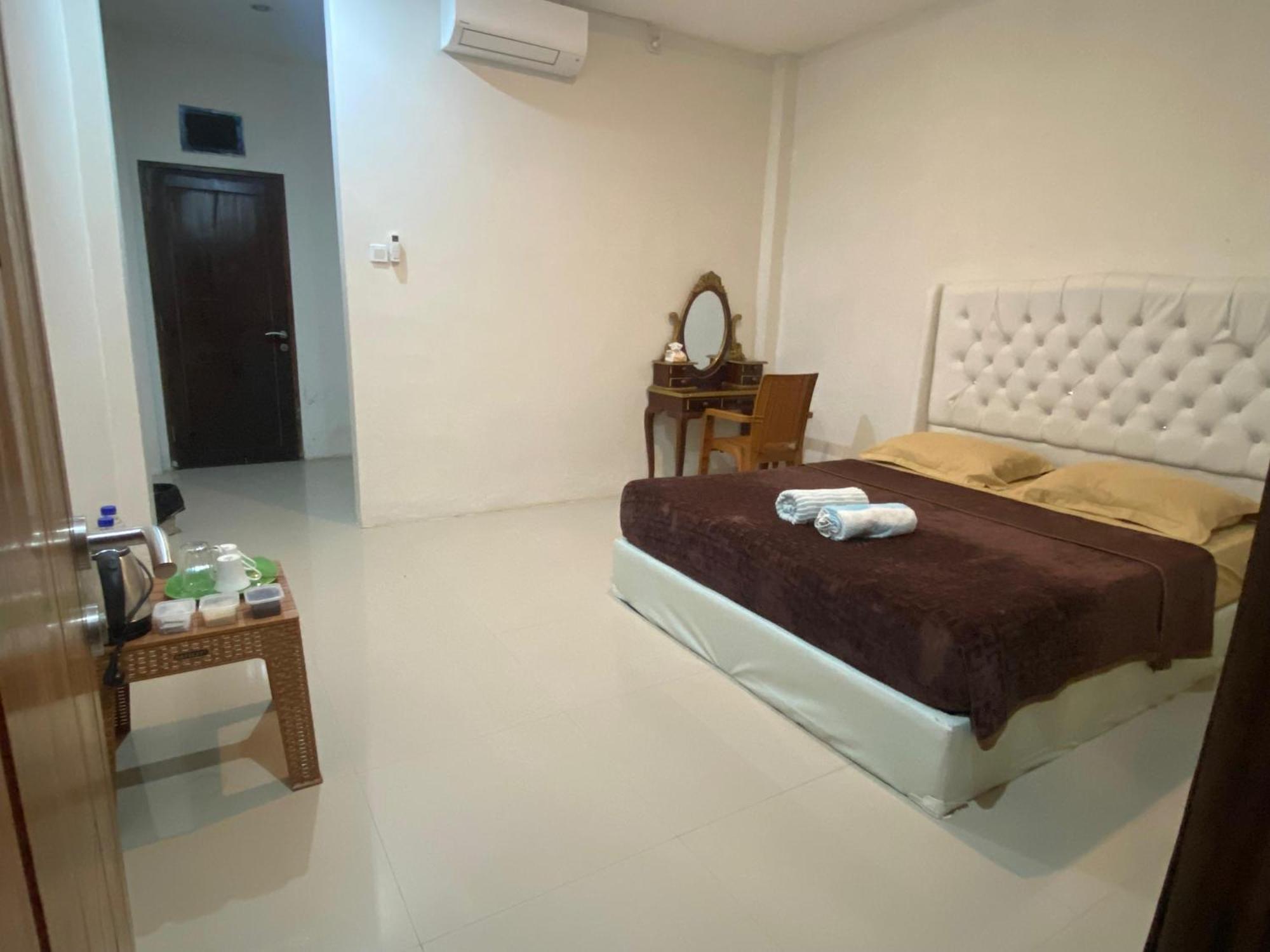 Wl Guesthouse Labuan Bajo Exteriör bild