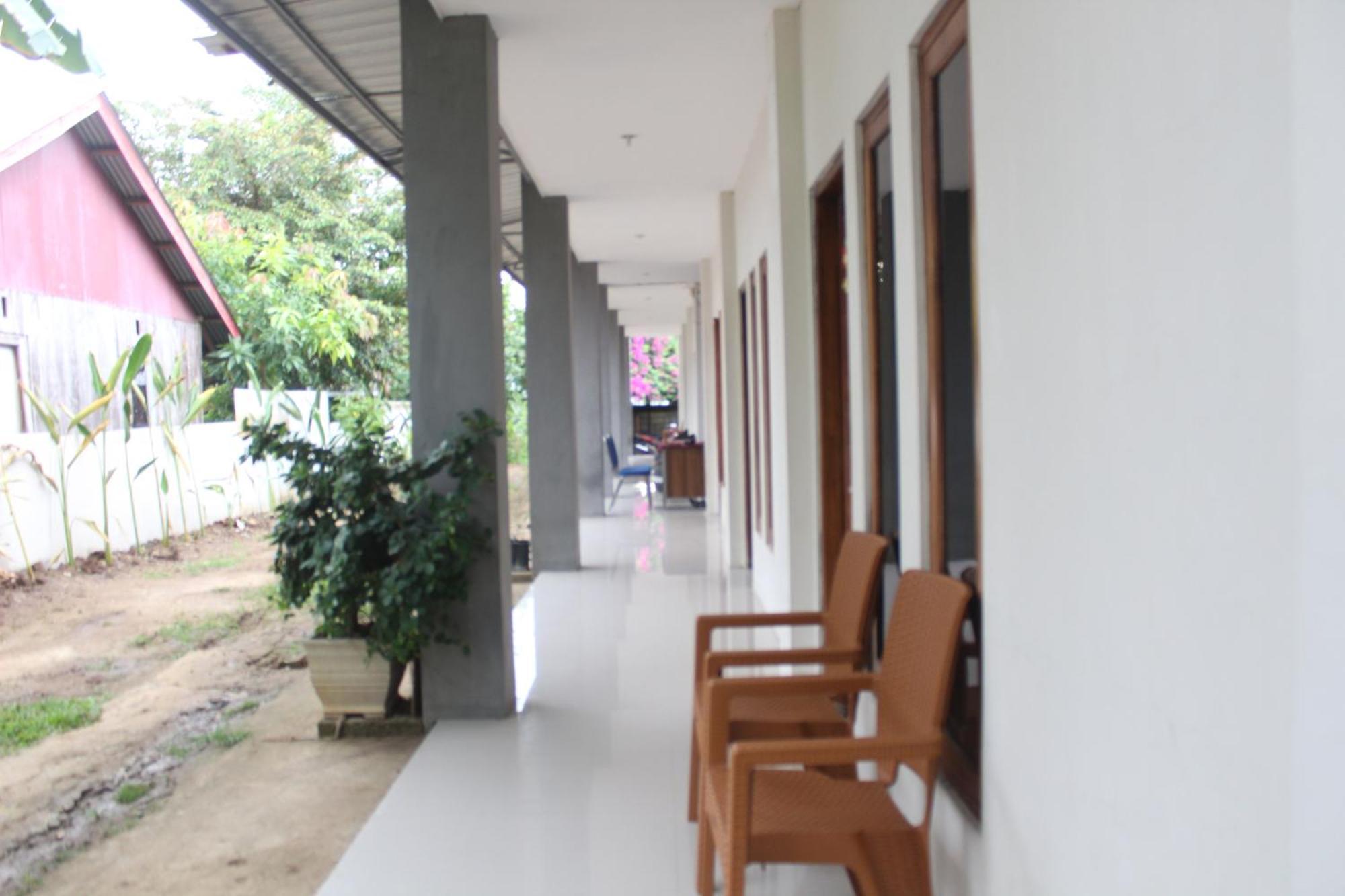 Wl Guesthouse Labuan Bajo Rum bild